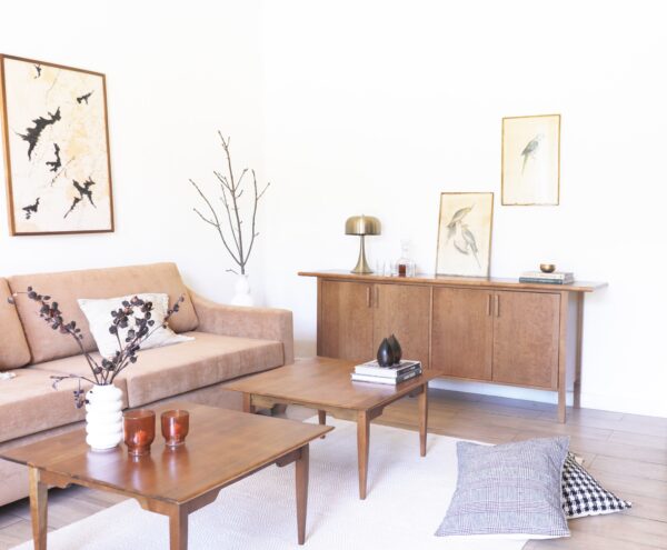 Aparador vajillero Máximo de lenga estilo sobrio, mueble de guardado funcional en ambiente moderno con decoración natural.