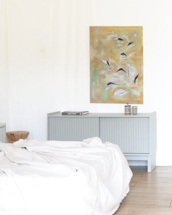 Cómoda Venecia de MDF en color gris con puertas corredizas, diseño moderno para dormitorio